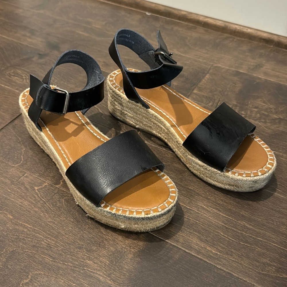 Black wedges